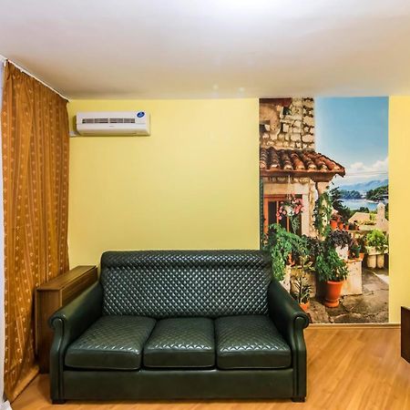 Sunny 2-Rooms Apartment For 2-6 People On Pechersk Near Kiev-Pechersk Lavra, Central Metro Station, Restaurants, Supermarkets المظهر الخارجي الصورة